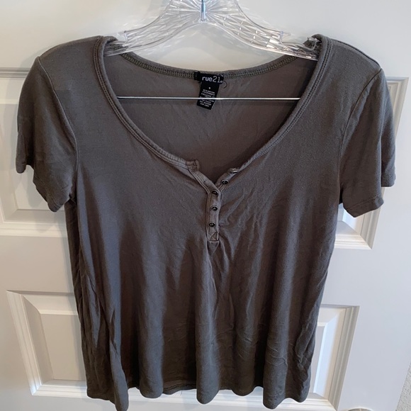 RUE21 Sz S Short Sleeve Henley Tee Olive Stretch Slinky Thin Material Oversized - Picture 2 of 9